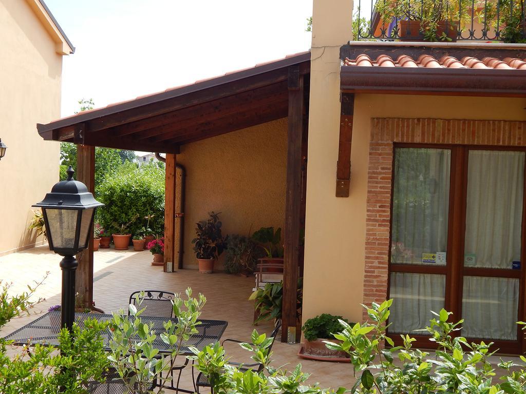 Angelucci Agriturismo Con Camere E Agri Camping ランチャーノ エクステリア 写真